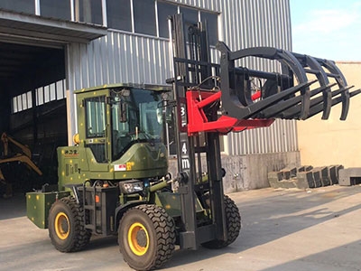 Off-road forklift truck